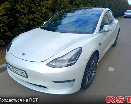 Білий Тесла Модель 3, об'ємом двигуна 0.18 л та пробігом 105 тис. км за 15500 $, фото 1 на Automoto.ua