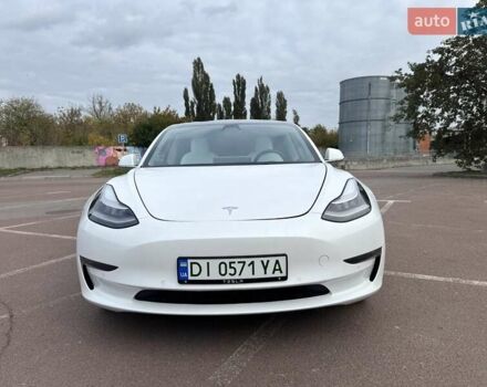 Тесла Модель 3 2019 у Києві на Automoto.ua Білий Тесла Модель 3, об'ємом двигуна 0 л та пробігом 80 тис. км за 16999 $, фото 1 на Automoto.ua