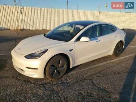 Тесла Модель 3 2019 у Києві на Automoto.ua Білий Тесла Модель 3, об'ємом двигуна 0 л та пробігом 66 тис. км за 12900 $, фото 1 на Automoto.ua