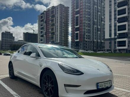 Білий Тесла Модель 3, об'ємом двигуна 0 л та пробігом 100 тис. км за 17600 $, фото 1 на Automoto.ua