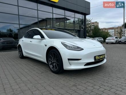 Білий Тесла Модель 3, об'ємом двигуна 0 л та пробігом 90 тис. км за 13990 $, фото 1 на Automoto.ua