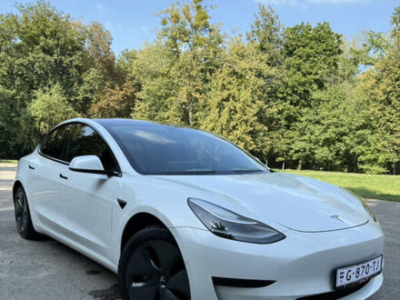 Тесла Модель 3 2019 в Львове на Automoto.ua Белый Тесла Модель 3, объемом двигателя 0 л и пробегом 85 тыс. км за 16800 $, фото 1 на Automoto.ua