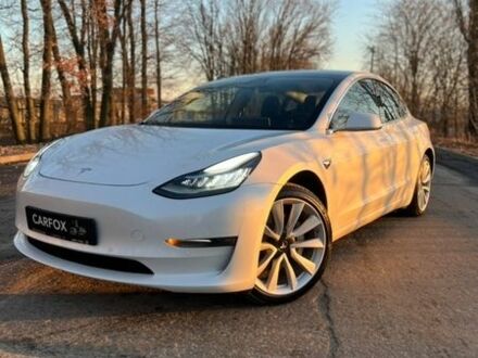 Білий Тесла Модель 3, об'ємом двигуна 0 л та пробігом 62 тис. км за 22400 $, фото 1 на Automoto.ua