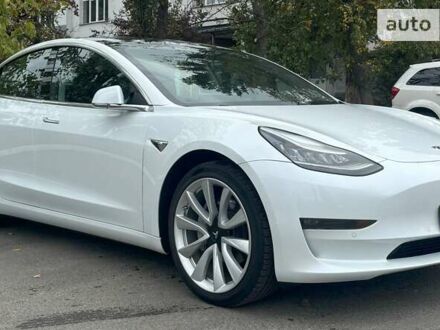 Тесла Модель 3 2019 у Києві на Automoto.ua Білий Тесла Модель 3, об'ємом двигуна 0 л та пробігом 88 тис. км за 20000 $, фото 1 на Automoto.ua