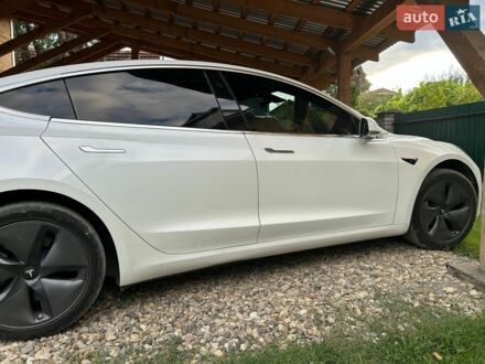 Білий Тесла Модель 3, об'ємом двигуна 0 л та пробігом 110 тис. км за 14999 $, фото 1 на Automoto.ua