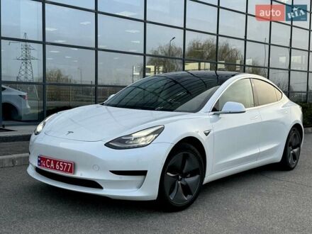 Тесла Модель 3 2019 в Днепре (Днепропетровске) на Automoto.ua Белый Тесла Модель 3, объемом двигателя 0 л и пробегом 199 тыс. км за 16600 $, фото 1 на Automoto.ua