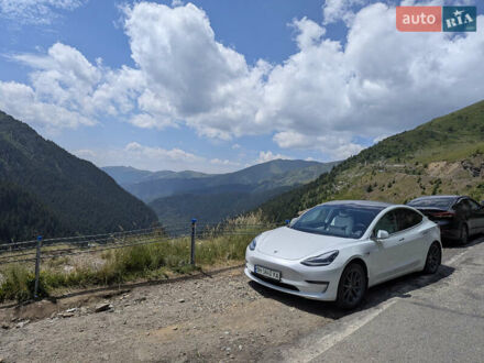 Білий Тесла Модель 3, об'ємом двигуна 0 л та пробігом 87 тис. км за 20700 $, фото 1 на Automoto.ua