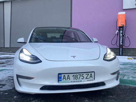 Білий Тесла Модель 3, об'ємом двигуна 0 л та пробігом 32 тис. км за 32800 $, фото 1 на Automoto.ua