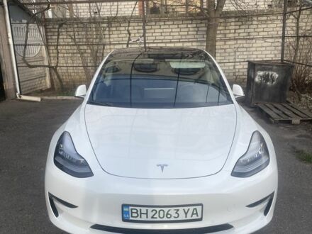 Тесла Модель 3 2019 у Одесі на Automoto.ua Білий Тесла Модель 3, об'ємом двигуна 0 л та пробігом 19 тис. км за 21000 $, фото 1 на Automoto.ua