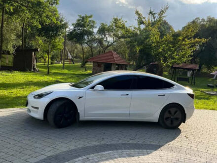 Белый Тесла Модель 3, объемом двигателя 0 л и пробегом 235 тыс. км за 16200 $, фото 1 на Automoto.ua