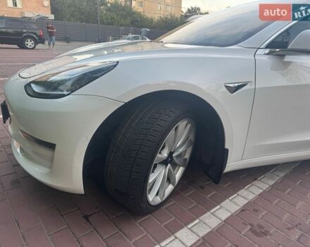 Білий Тесла Модель 3, об'ємом двигуна 0 л та пробігом 95 тис. км за 16500 $, фото 1 на Automoto.ua