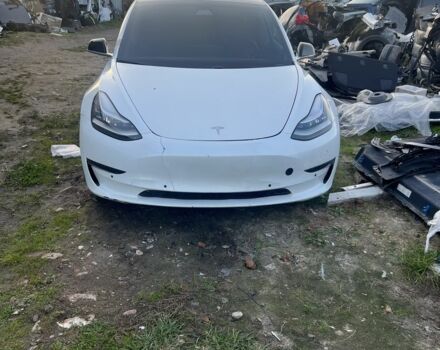 Тесла Модель 3 2019 в Львове на Automoto.ua Белый Тесла Модель 3, объемом двигателя 0 л и пробегом 150 тыс. км за 12000 $, фото 1 на Automoto.ua