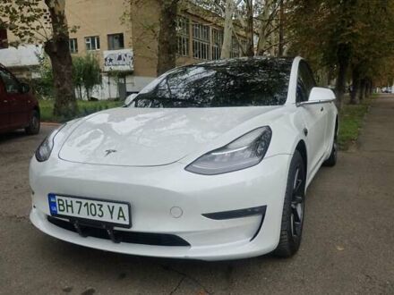 Тесла Модель 3 2019 в Одессе на Automoto.ua Белый Тесла Модель 3, объемом двигателя 0 л и пробегом 70 тыс. км за 19999 $, фото 1 на Automoto.ua