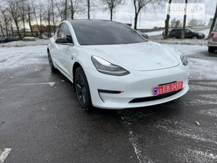 Тесла Модель 3 2019 у Рівному на Automoto.ua Білий Тесла Модель 3, об'ємом двигуна 0 л та пробігом 72 тис. км за 16500 $, фото 1 на Automoto.ua
