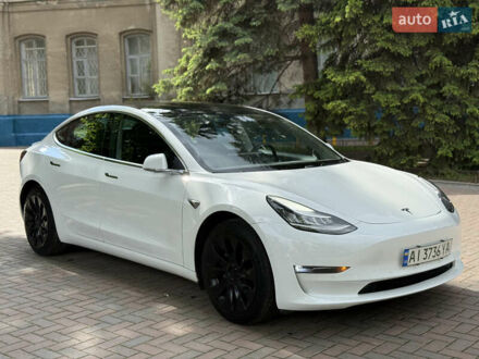 Тесла Модель 3 2019 в Сумах на Automoto.ua Белый Тесла Модель 3, объемом двигателя 0 л и пробегом 116 тыс. км за 16200 $, фото 1 на Automoto.ua