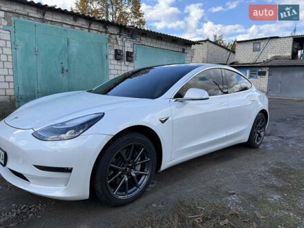 Білий Тесла Модель 3, об'ємом двигуна 0 л та пробігом 89 тис. км за 16999 $, фото 1 на Automoto.ua