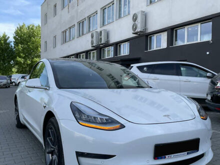 Білий Тесла Модель 3, об'ємом двигуна 0 л та пробігом 58 тис. км за 16500 $, фото 1 на Automoto.ua