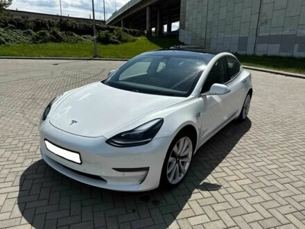 Тесла Модель 3 2019 в Киеве на Automoto.ua Белый Тесла Модель 3, объемом двигателя 0 л и пробегом 68 тыс. км за 12300 $, фото 1 на Automoto.ua