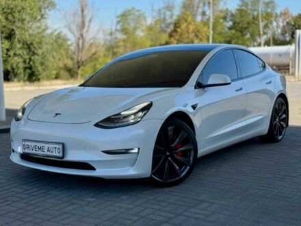 Белый Тесла Модель 3, объемом двигателя 0 л и пробегом 77 тыс. км за 21499 $, фото 1 на Automoto.ua