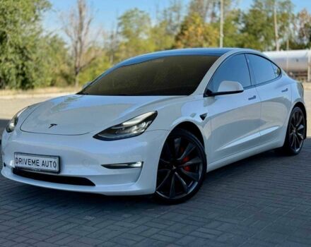Белый Тесла Модель 3, объемом двигателя 0 л и пробегом 77 тыс. км за 21499 $, фото 1 на Automoto.ua