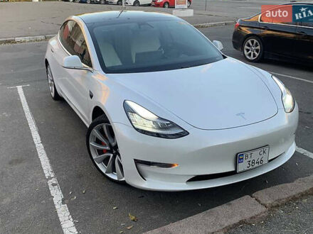 Тесла Модель 3 2019 в Львове на Automoto.ua Белый Тесла Модель 3, объемом двигателя 0 л и пробегом 60 тыс. км за 18500 $, фото 1 на Automoto.ua