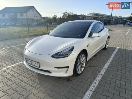 Тесла Модель 3 2019 в Ивано-Франковске на Automoto.ua Белый Тесла Модель 3, объемом двигателя 0 л и пробегом 67 тыс. км за 23950 $, фото 1 на Automoto.ua