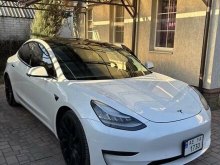 Тесла Модель 3 2019 у Дніпро (Дніпропетровську) на Automoto.ua Білий Тесла Модель 3, об'ємом двигуна 0 л та пробігом 171 тис. км за 19000 $, фото 1 на Automoto.ua