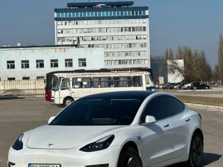 Білий Тесла Модель 3, об'ємом двигуна 0 л та пробігом 196 тис. км за 14400 $, фото 1 на Automoto.ua