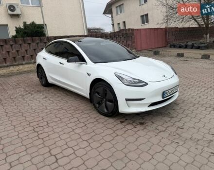 Білий Тесла Модель 3, об'ємом двигуна 0 л та пробігом 94 тис. км за 16700 $, фото 1 на Automoto.ua
