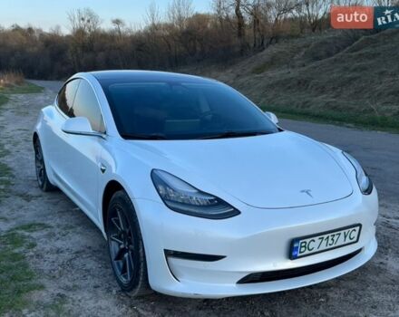 Белый Тесла Модель 3, объемом двигателя 0 л и пробегом 71 тыс. км за 19500 $, фото 1 на Automoto.ua