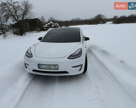 Белый Тесла Модель 3, объемом двигателя 0 л и пробегом 205 тыс. км за 16500 $, фото 1 на Automoto.ua