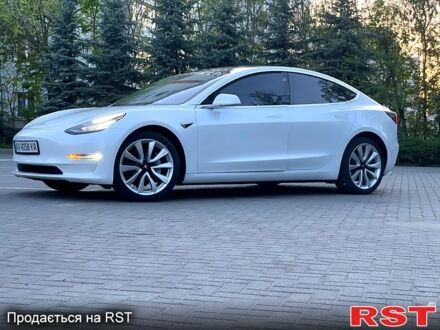 Тесла Модель 3 2019 в Харькове на Automoto.ua Белый Тесла Модель 3, объемом двигателя 0.21 л и пробегом 106 тыс. км за 18400 $, фото 1 на Automoto.ua