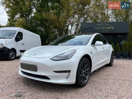 Тесла Модель 3 2019 в Ровно на Automoto.ua Белый Тесла Модель 3, объемом двигателя 0 л и пробегом 100 тыс. км за 19000 $, фото 1 на Automoto.ua