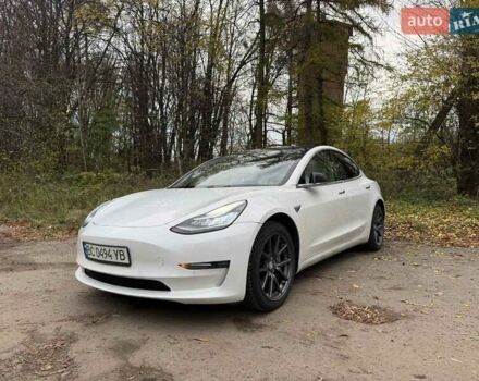 Белый Тесла Модель 3, объемом двигателя 0 л и пробегом 200 тыс. км за 18000 $, фото 1 на Automoto.ua
