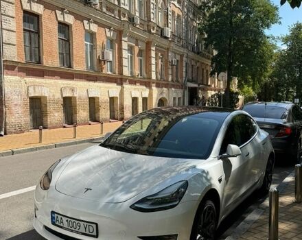 Білий Тесла Модель 3, об'ємом двигуна 0 л та пробігом 137 тис. км за 17900 $, фото 1 на Automoto.ua