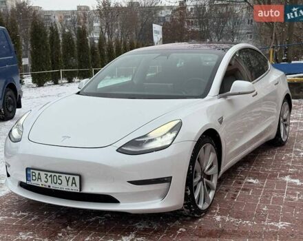 Белый Тесла Модель 3, объемом двигателя 0 л и пробегом 100 тыс. км за 22500 $, фото 1 на Automoto.ua