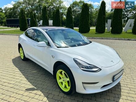 Белый Тесла Модель 3, объемом двигателя 0 л и пробегом 205 тыс. км за 15500 $, фото 1 на Automoto.ua