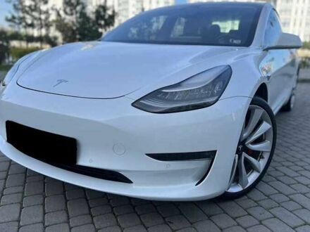 Тесла Модель 3 2019 у Києві на Automoto.ua Білий Тесла Модель 3, об'ємом двигуна 0 л та пробігом 76 тис. км за 14000 $, фото 1 на Automoto.ua