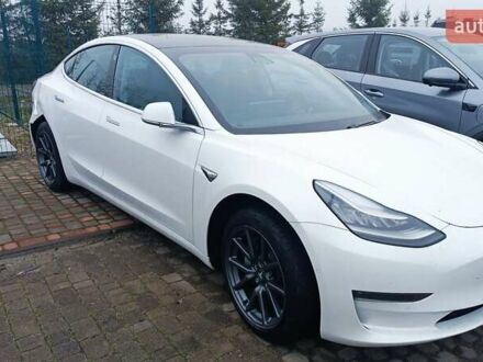 Белый Тесла Модель 3, объемом двигателя 0 л и пробегом 58 тыс. км за 17999 $, фото 1 на Automoto.ua