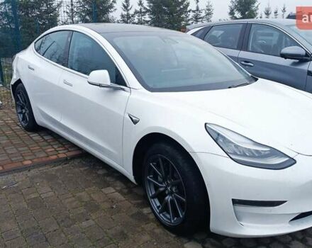 Білий Тесла Модель 3, об'ємом двигуна 0 л та пробігом 58 тис. км за 17999 $, фото 1 на Automoto.ua