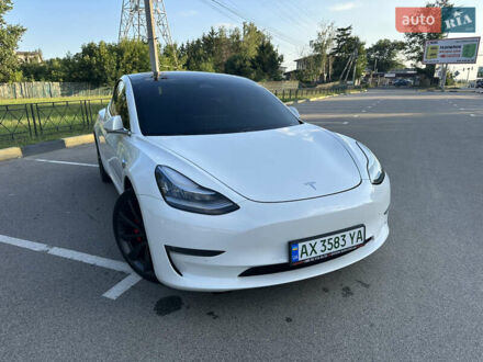 Тесла Модель 3 2019 в Киеве на Automoto.ua Белый Тесла Модель 3, объемом двигателя 0 л и пробегом 64 тыс. км за 25900 $, фото 1 на Automoto.ua