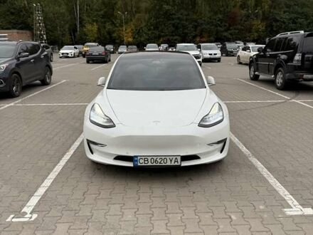 Тесла Модель 3 2019 в Киеве на Automoto.ua Белый Тесла Модель 3, объемом двигателя 0 л и пробегом 85 тыс. км за 14800 $, фото 1 на Automoto.ua