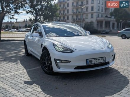 Белый Тесла Модель 3, объемом двигателя 0 л и пробегом 93 тыс. км за 15200 $, фото 1 на Automoto.ua
