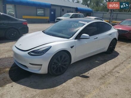 Тесла Модель 3 2019 у Києві на Automoto.ua Білий Тесла Модель 3, об'ємом двигуна 0 л та пробігом 46 тис. км за 5200 $, фото 1 на Automoto.ua