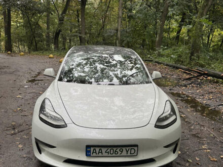 Тесла Модель 3 2019 у Києві на Automoto.ua Білий Тесла Модель 3, об'ємом двигуна 0 л та пробігом 90 тис. км за 19500 $, фото 1 на Automoto.ua