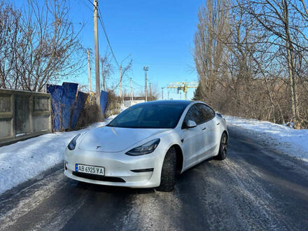 Белый Тесла Модель 3, объемом двигателя 0 л и пробегом 104 тыс. км за 24000 $, фото 1 на Automoto.ua