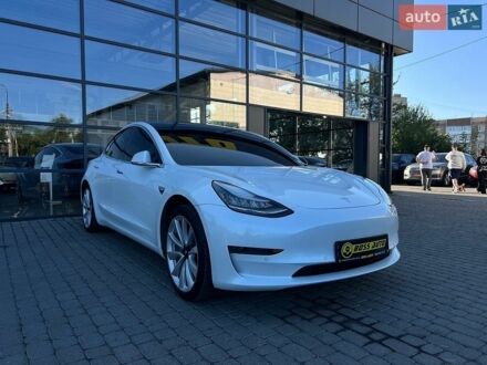 Белый Тесла Модель 3, объемом двигателя 0 л и пробегом 120 тыс. км за 15500 $, фото 1 на Automoto.ua