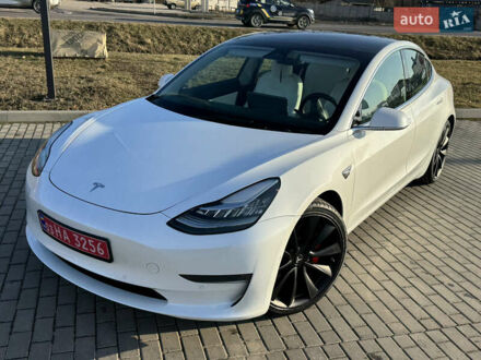 Тесла Модель 3 2019 у Луцьку на Automoto.ua Білий Тесла Модель 3, об'ємом двигуна 0 л та пробігом 103 тис. км за 20000 $, фото 1 на Automoto.ua