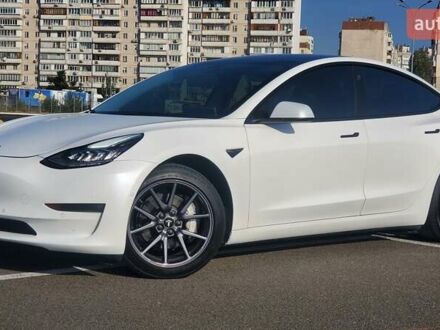 Тесла Модель 3 2019 в Киеве на Automoto.ua Белый Тесла Модель 3, объемом двигателя 0 л и пробегом 139 тыс. км за 32500 $, фото 1 на Automoto.ua