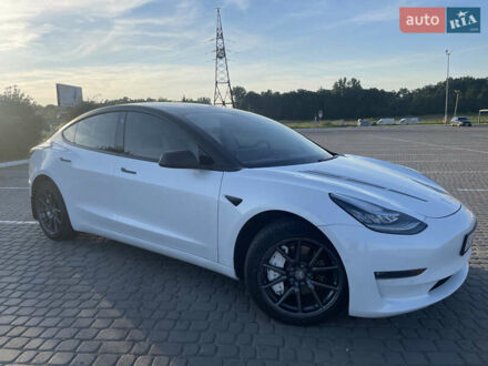 Тесла Модель 3 2019 у Львові на Automoto.ua Білий Тесла Модель 3, об'ємом двигуна 0 л та пробігом 107 тис. км за 17500 $, фото 1 на Automoto.ua